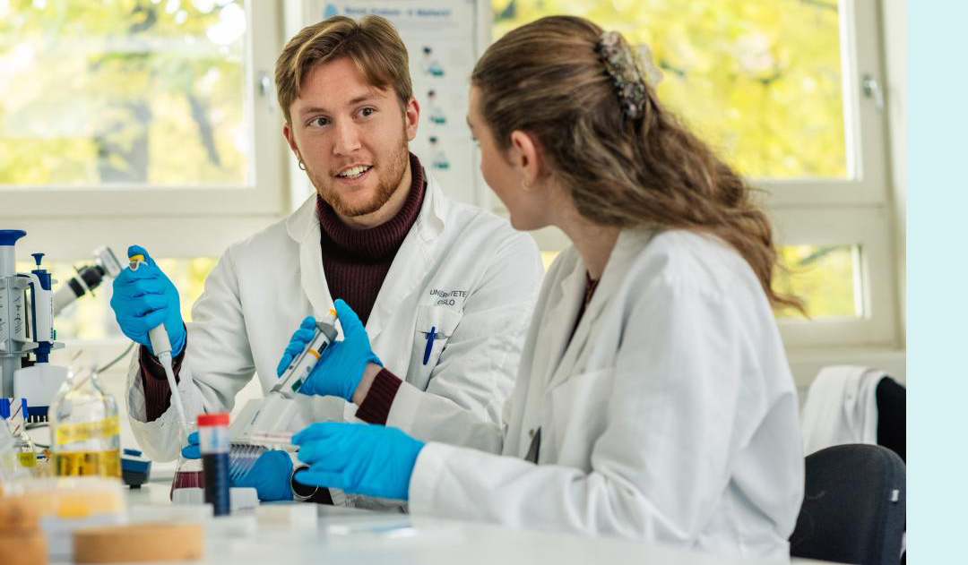 Illustrasjon av studenter